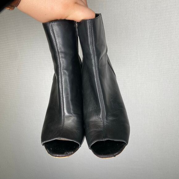 DKNY | Leather Black‎ Bootie Heel Toe Peek 8 - Picture 2 of 7